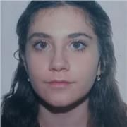 studentessa universitaria disponibile per aiuto compiti